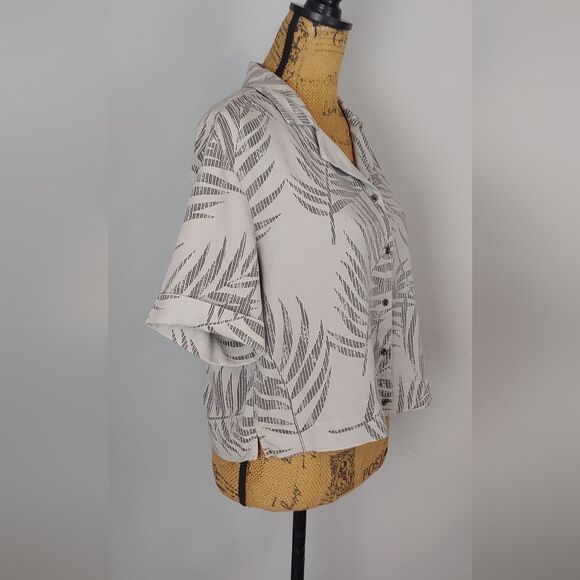 Jane + Delancey Palm Print Short Sleeve Button Down Sz S Gray - Picture 2 of 10